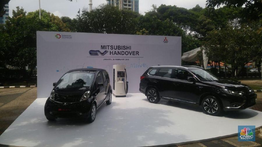 Mitsubishi hari ini menyerahkan dua tipe mobil listrik ke RI untuk pengembangan.