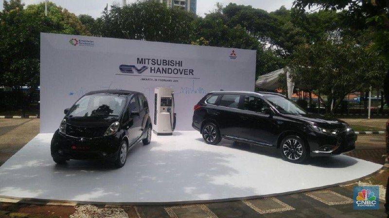 Mitsubishi Motors Corporation menyerahkan sejumlah mobil listrik kepada pemerintah untuk kepentingan pengembangan jenis kendaraan itu di Indonesia.