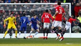 Manchester United sebenarnya punya sejumlah peluang lainnya untuk mencetak gol. Salah satunya lewat tendangan voli Romelu Lukaku. (Reuters/Jason Cairnduff)