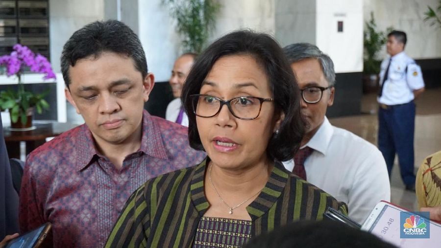 Menteri Keuangan Sri Mulyani Indrawati memutuskan menambah subsidi solar dan listrik dalam APBN-P 2018