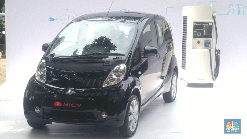 Mitsubishi Motors Corporation menyerahkan sejumlah mobil listrik kepada pemerintah untuk kepentingan pengembangan jenis kendaraan itu di Indonesia.