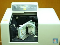 Dolar AS Rp 14.324, Simak Kurs Tengah BI Hari Ini