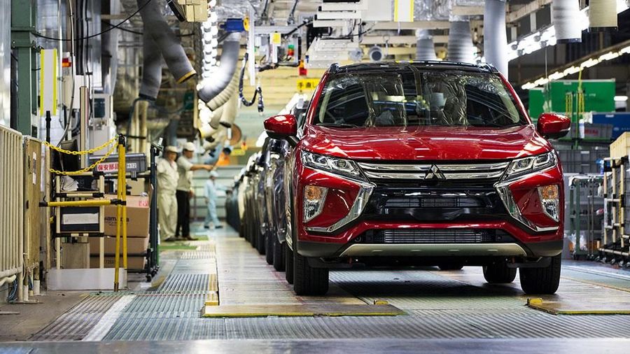 Kendaraan listrik itu diserahkan ke Kementerian Perindustrian.