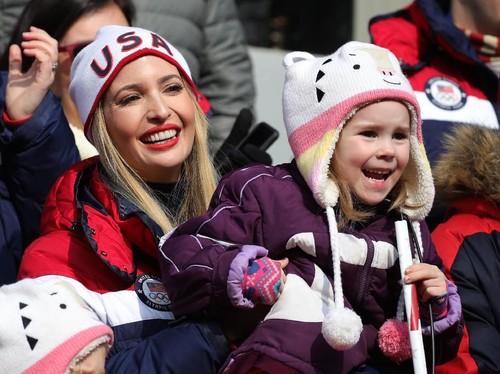 Demam Korea, Ivanka Trump Ajari Anak Menari dan Menyanyi K-Pop Demam Korea, Ivanka Trump Ajari Anak Menari dan Menyanyi K-Pop