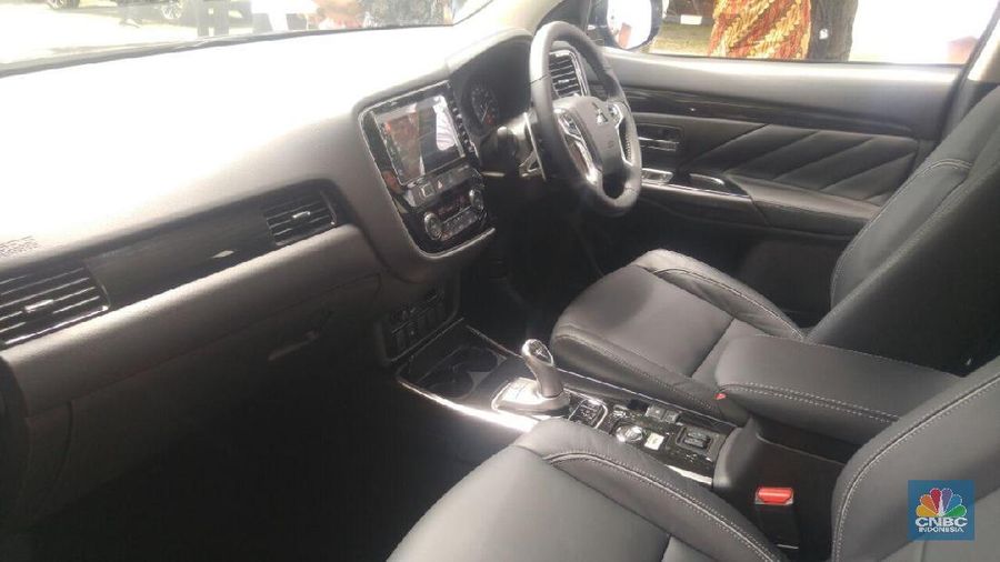 Mitsubishi Motors Corporation menyerahkan sejumlah mobil listrik kepada pemerintah untuk kepentingan pengembangan jenis kendaraan itu di Indonesia.