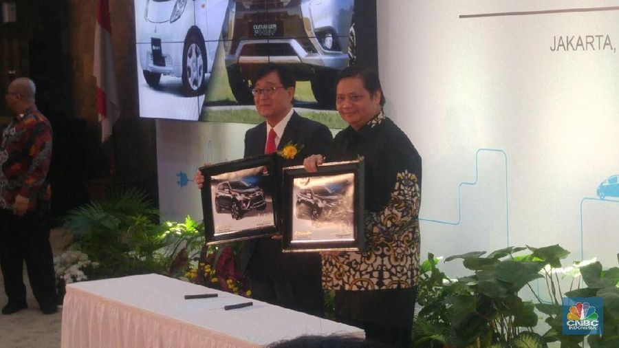 Mitsubishi Motors Corporation menyerahkan sejumlah mobil listrik kepada pemerintah untuk kepentingan pengembangan jenis kendaraan itu di Indonesia.