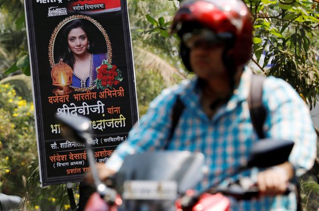 Jenazah Sridevi Diterbangkan ke India