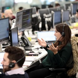 Yield Obligasi AS Sentuh 3%, Bursa Eropa Ditutup Bervariasi