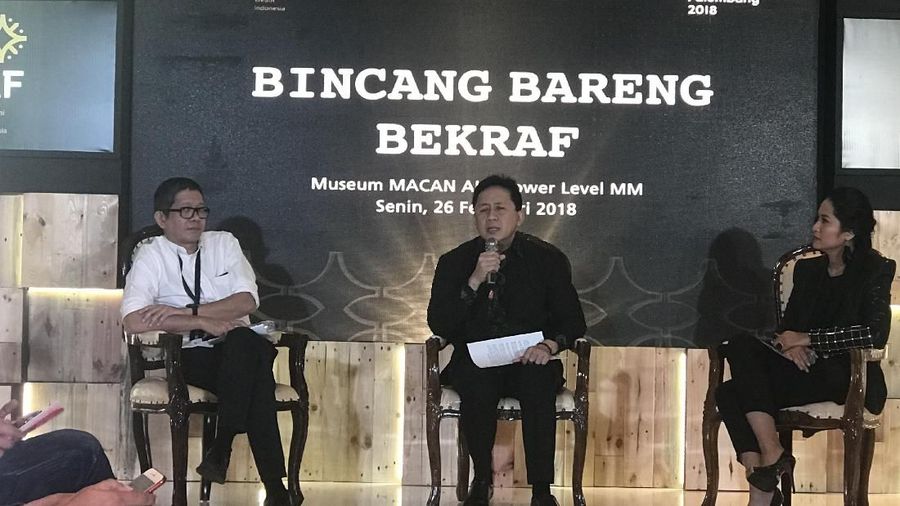 Kepala Badan Ekonomi Kreatif (Bekraf) Triawan Munaf menargetkan PDB dari sektor ekonomi kreatif capai Rp 1000 triliun di 2018