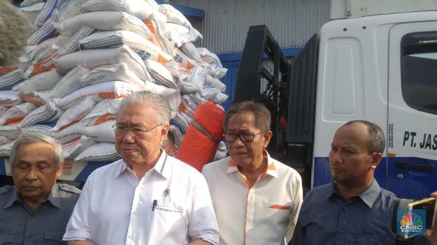 Surat mendag tidak mencantumkan jumlah beras yang akan digelontorkan ke pasar. Tanpa perincian ini beras cadagang Bulog tak bisa dikeluarkan.