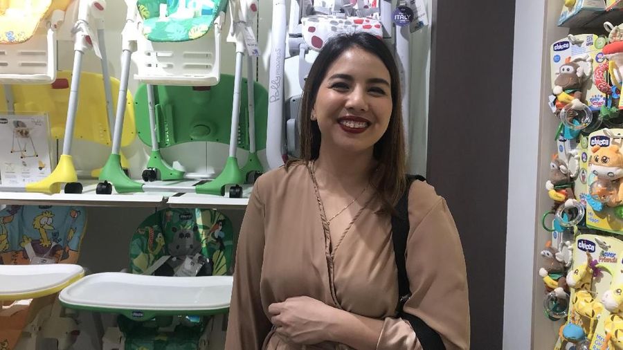 Tya Ariestya mengikuti tren bisnis kuliner di kalangan selebritis, bedanya ia memilih kue khusus bayi