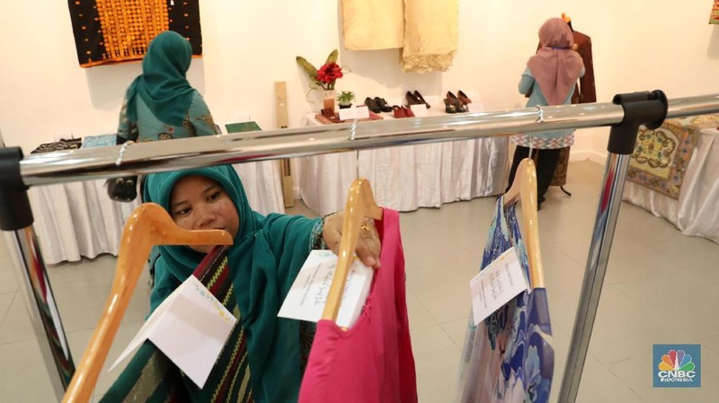 Sekitar 50 barang pribadi pejabat akan dilelang mulai 28 Februari 2018 di Galeri Nasional, Jakarta.