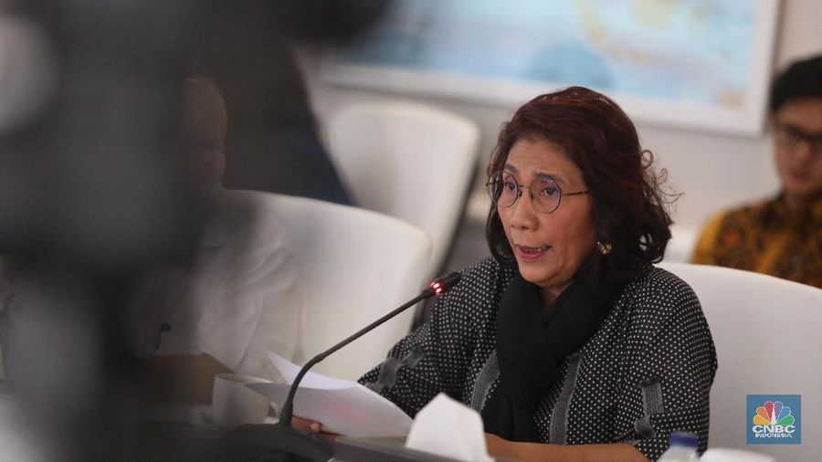 Menteri Kelautan dan Perikanan memberikan keterangan pers mengenai 4 kapal penangkap ikan ilegal yang menyelundupkan narkoba selama Februari 2018.