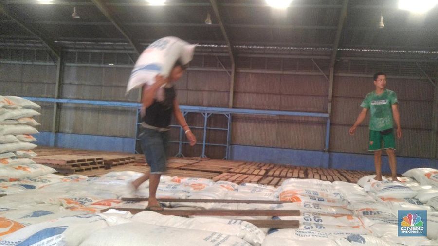 Pemerintah akan menggelontorkan beras jelang puasa.