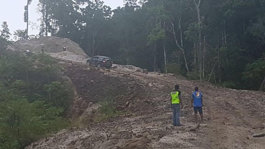 Kementerian PUPR memacu pembangunan Jalan Trans Papua Barat sepanjang 1.070,62 km yang merupakan bagian dari Jalan Trans Papua.