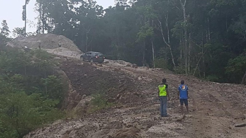Kementerian PUPR memacu pembangunan Jalan Trans Papua Barat sepanjang 1.070,62 km yang merupakan bagian dari Jalan Trans Papua.