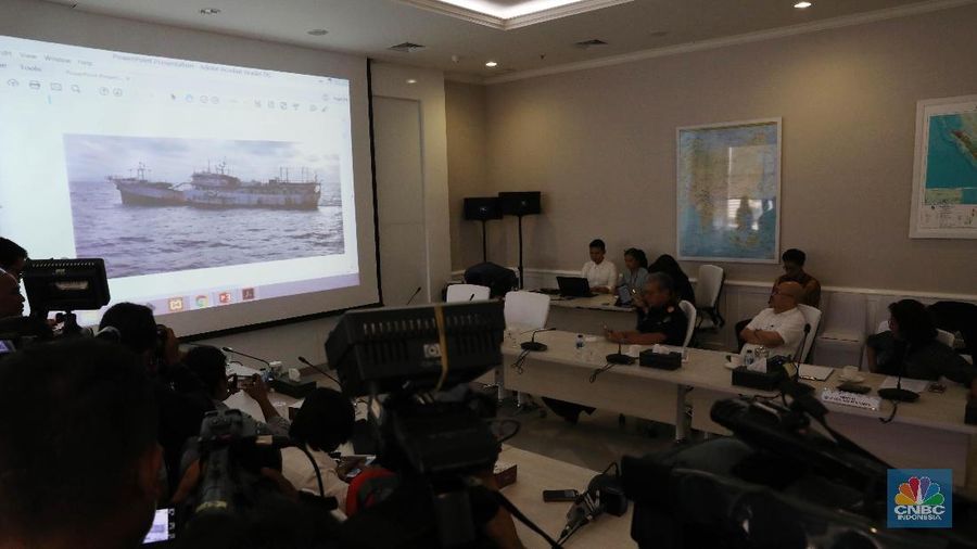 Kementerian Kelautan dan Perikanan (KKP) menangkap dua kapal ikan asing berbendera Malaysia