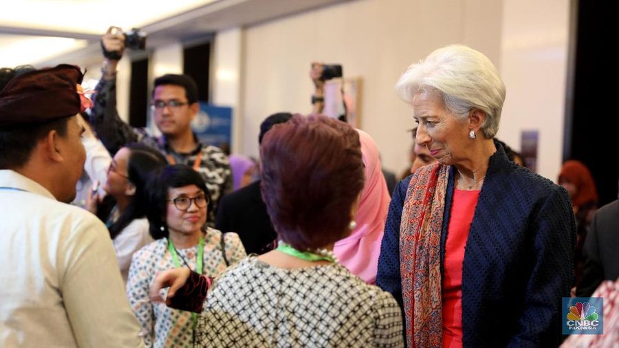Direktur Pelaksana IMF Christine Lagarde mengatakan proteksionisme membayangi pertumbuhan global.