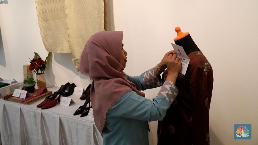 Sekitar 50 barang pribadi pejabat akan dilelang mulai 28 Februari 2018 di Galeri Nasional, Jakarta.