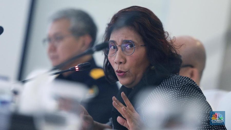 Menteri Kelautan dan Perikanan memberikan keterangan pers mengenai 4 kapal penangkap ikan ilegal yang menyelundupkan narkoba selama Februari 2018.