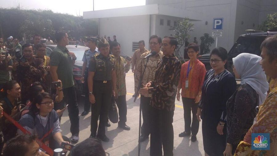 Presiden Joko Widodo mengajak pebisnis industri farmasi tidak segan berinvestasi.