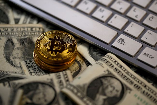 yra protingi pinigai, investuojantys į bitkoinus