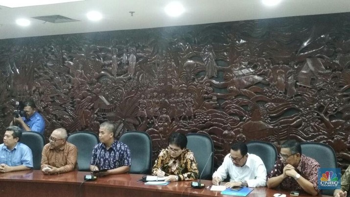 Kemenkominfo: Blokir SIM Card Bertahap Resmi Dimulai Besok Pemerintah himbau masyarakat untuk melakukan registrasi dengan data benar.