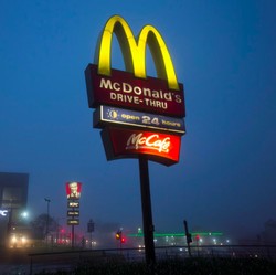 Ramai-Ramai McD, Pizza Hut, Starbucks Lapor Bisnis Turun, Kenapa?