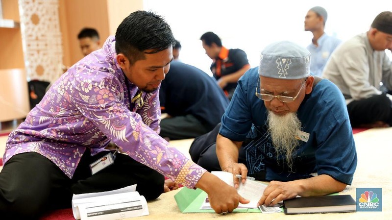 Anggota PayTren mengikuti pembukaan rekening Bank Muamalat.