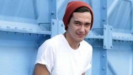Riwayat Mesra Adipati Dolken dan Lawan Mainnya di Film