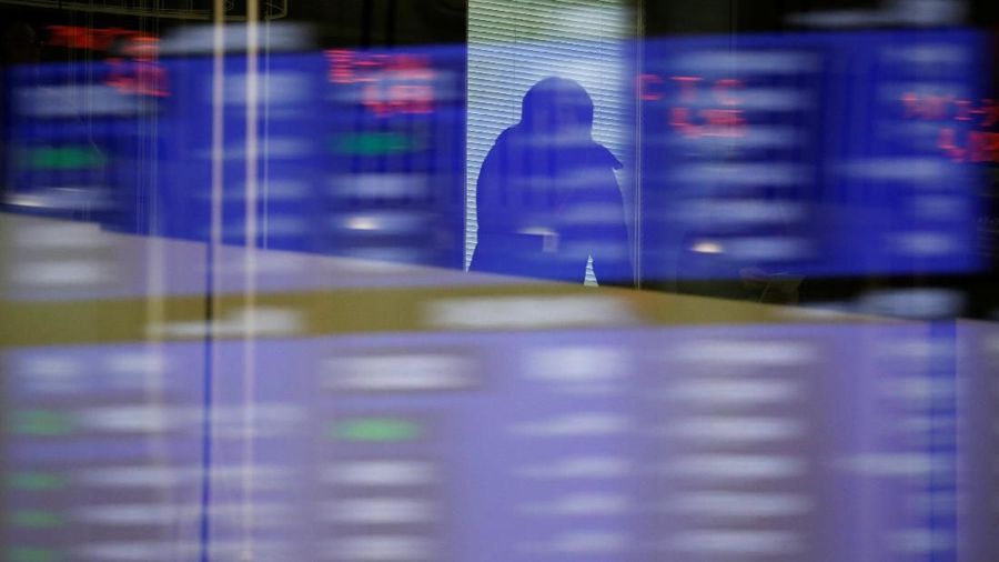 Para investor menunggu keluarnya data lapangan kerja di Amerika Serikat (AS).