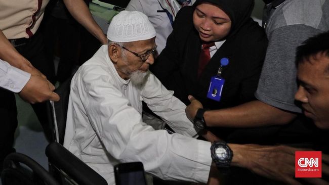 Bebaskan Abu Bakar Ba'asyir, Jokowi Pertimbangkan Kemanusiaan