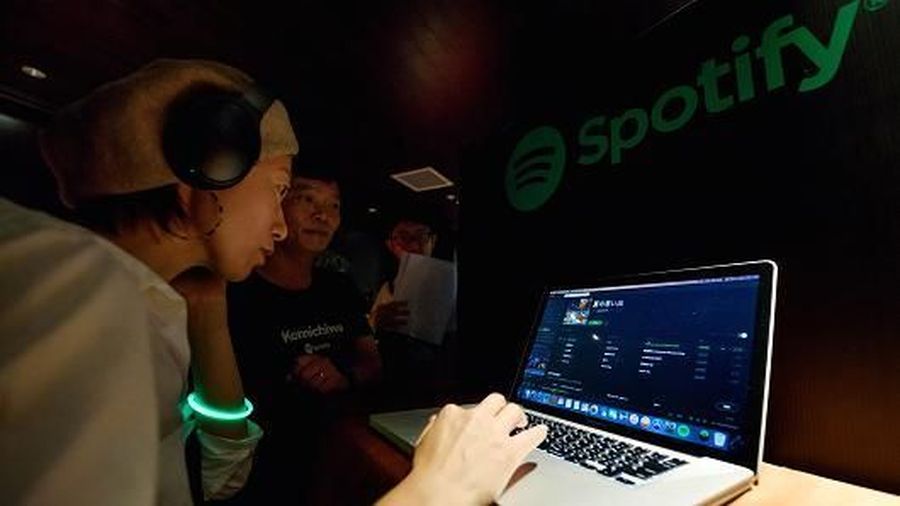 Layanan streaming dan berlanggan menyumbang 43% dari total pendapatan US$17,4 miliar.