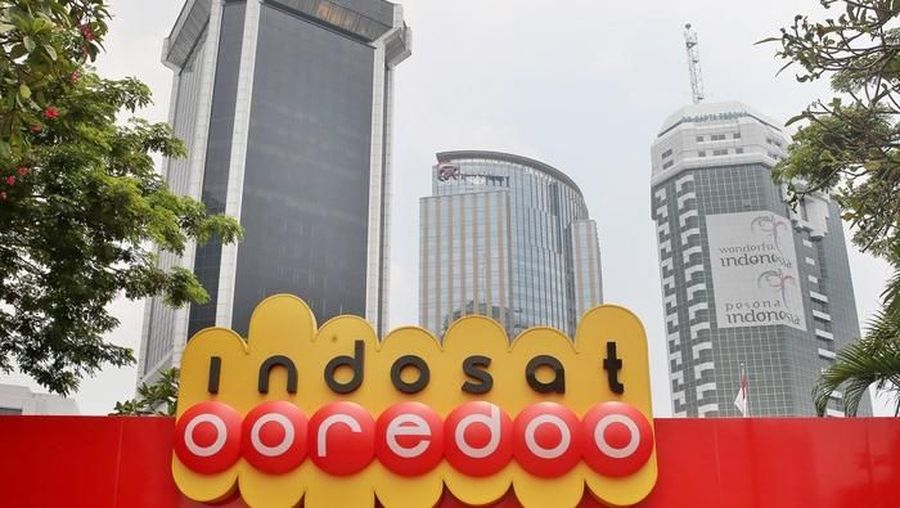 Aturan registrasi kartu perdana membuat jumlah pelanggan Indosat turun yang berpengaruh pada pendapatan yang turun 21,9%.