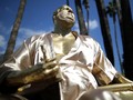 Harvey Weinstein 'Hadiri' Oscar Kenakan Jubah Mandi