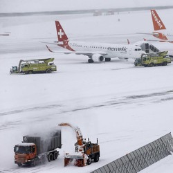 Bandara Jenewa Dibuka Pasca Badai Salju Beast from the East