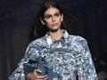 FOTO: 8 Aksi Kaia Gerber dari Chanel hingga Saint Laurent