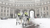 Salju dengan ketebalan hingga 90 cm dan suhu serendah minus 10,3 derajat Celsius membekukan Skotlandia, Inggris dan Irlandia. (REUTERS/Peter Nicholls)