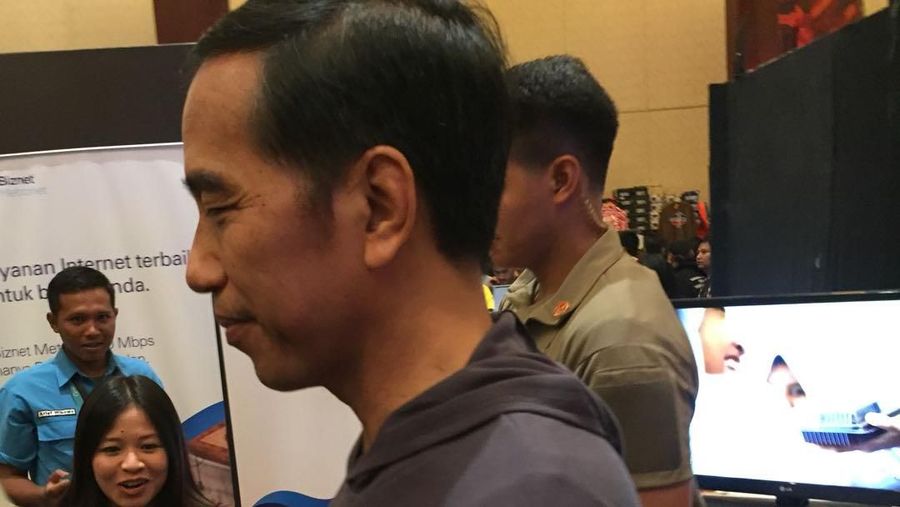 Presiden Joko Widodo kembali mengingatkan kepada pemerintah daerah dan DPRD untuk tidak membuat peraturan daerah yang bisa menghambat investasi. 