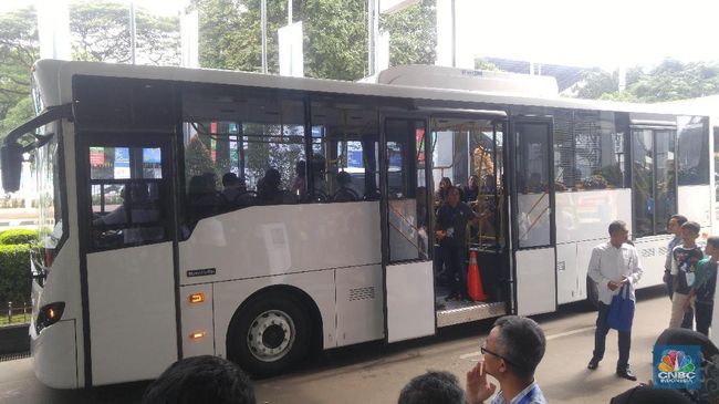 Napas Perusahaan Bus Cuma Kuat 1 2 Bulan Lagi Pak Jokowi