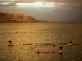 FOTO: Mencari Makna Hidup di Laut Mati
