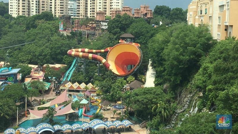 Sunway Lagoon dan The Mines Resort City adalah lahan bekas tambang timah di Malaysia yang disulap menjadi kota mandiri 