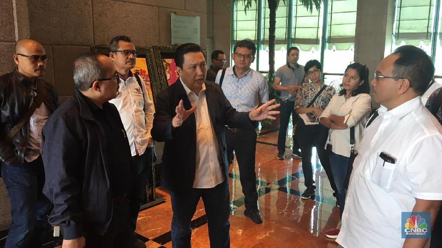 Sunway Lagoon dan The Mines Resort City adalah lahan bekas tambang timah di Malaysia yang disulap menjadi kota mandiri 