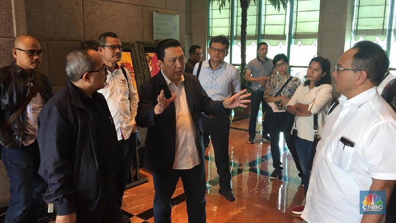 Sunway Lagoon dan The Mines Resort City adalah lahan bekas tambang timah di Malaysia yang disulap menjadi kota mandiri 