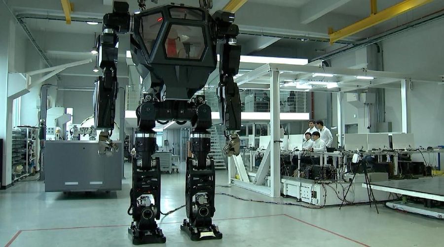 Hankook Mirae Technology di Korea Selatan gandeng langsung desainer film Transformer untuk ikut rancang robotnya.