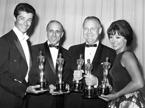 Aktris Lawas Ini Pakai Gaun dari 56 Tahun Lalu ke Oscars 2018 Aktris Lawas Ini Pakai Gaun dari 56 Tahun Lalu ke Oscars 2018