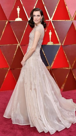 Baju Hitam Tak Lagi Jadi Dress Code di Red Carpet Oscars, Ini Alasannya Baju Hitam Tak Lagi Jadi Dress Code di Red Carpet Oscars, Ini Alasannya