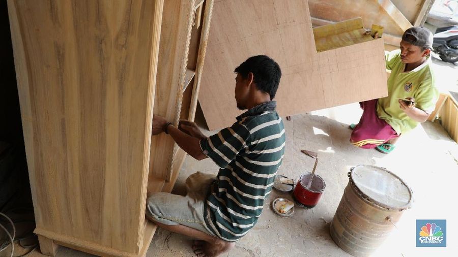 Himpunan Industri Mebel dan Kerajinan Indonesia (HIMKI) menargetkan industri mebel dapat tumbuh hingga 16% pada tahun ini.