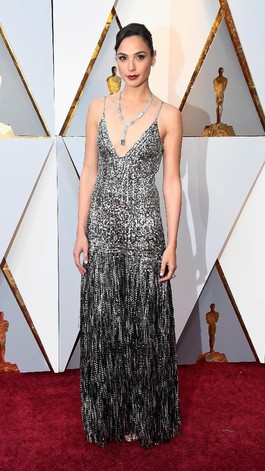 What a Wonder Woman! Cantiknya Gal Gadot di Red Carpet Oscars 2018 What a Wonder Woman! Cantiknya Gal Gadot di Red Carpet Oscars 2018