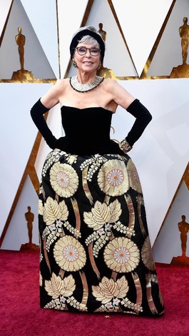 Aktris Lawas Ini Pakai Gaun dari 56 Tahun Lalu ke Oscars 2018 Aktris Lawas Ini Pakai Gaun dari 56 Tahun Lalu ke Oscars 2018